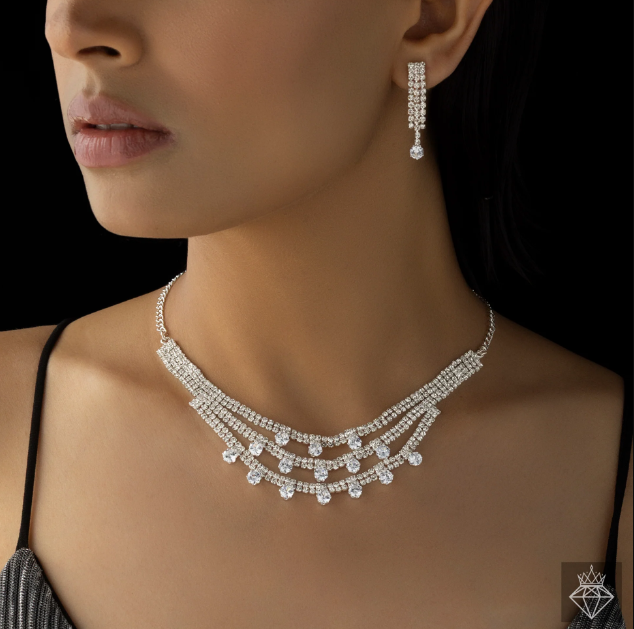 Stylish Crystal Necklace Set With Earrings